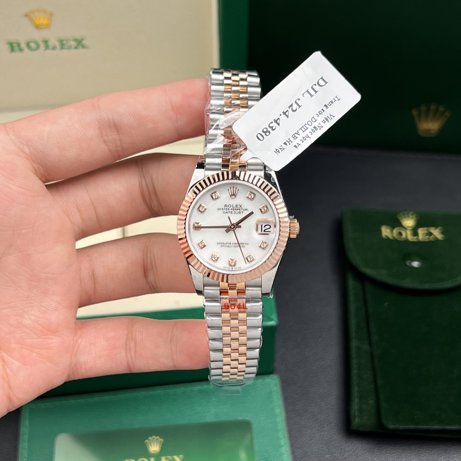 Dong-Ho-Rolex-Nu-Rep-11-DateJust-Mat-MOP-Boc-Vang-Hong-18K-GM-Factory-31mm-7.jpg Rolex Best Replica Watch DateJust Gold Wrapped Mother Of Pearl Dial GM Factory 31mm - Image 1