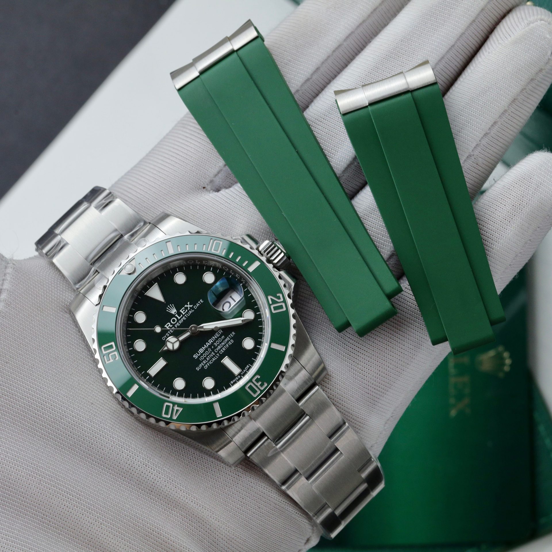 Dong-Ho-Rolex-Submariner-116610LV-Hulk-Replica-Nha-May-VS-40mm-3.jpg Rolex Best Replica Watch Submariner 116610LV Hulk VS Factory 40mm - Image 1