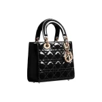 Lady Dior 中号手袋 – 亮黑色漆皮小牛皮 - Image 4