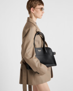 Medium leather tote bag - Image 5